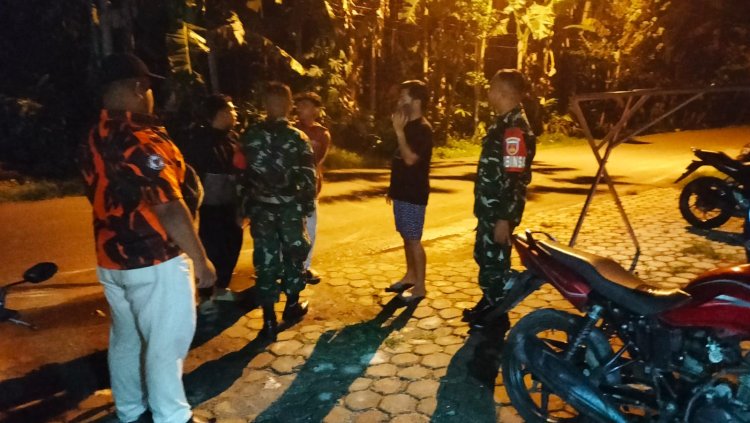 Patroli Malam Babinsa Wujudkan Keamanan Wilayah