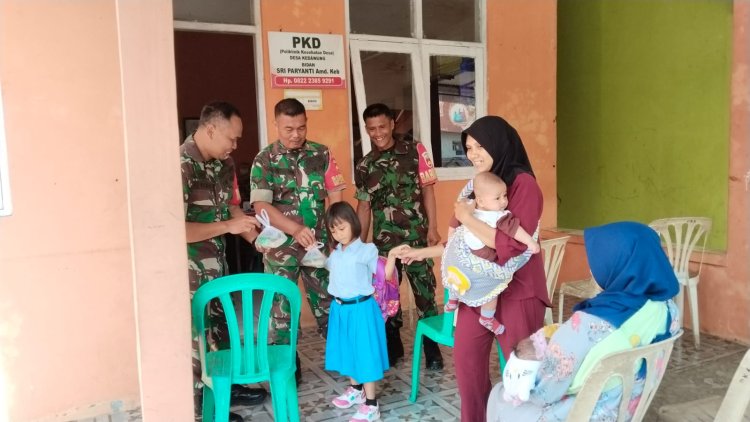 Babinsa Turut membantu Kegiatan Posyandu