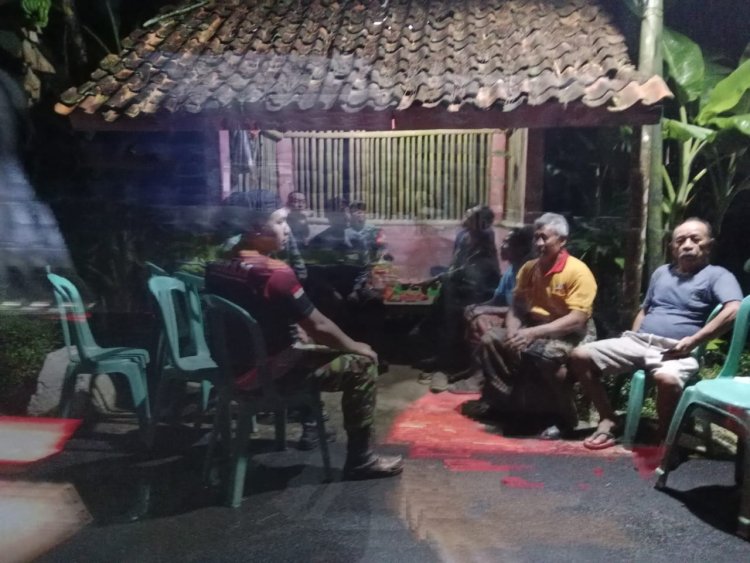 Patroli Gabungan Di Pos Kamling Desa Mertasari