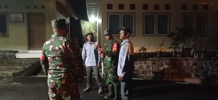 Wujudkan keamanan lingkungan desa dengan rutin melaksanakan patroli malam