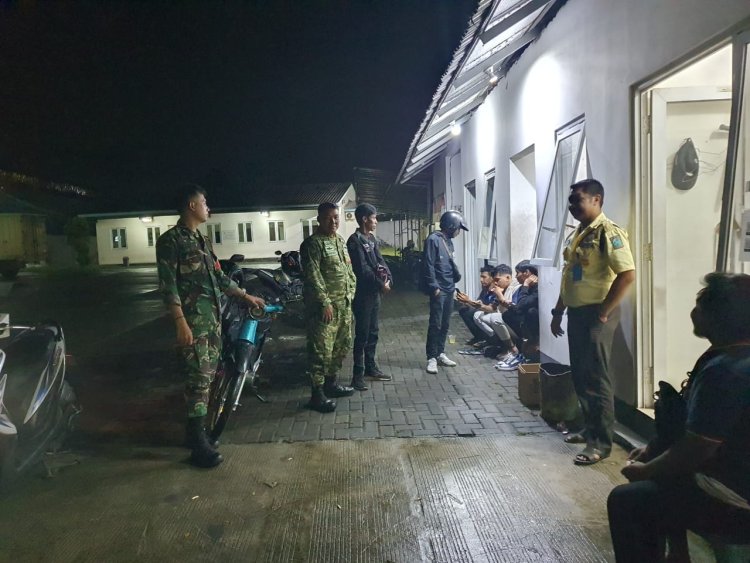 Peduli keamanan lingkungan Babinsa intensifkan kegiatan patroli malam hari di wilayah