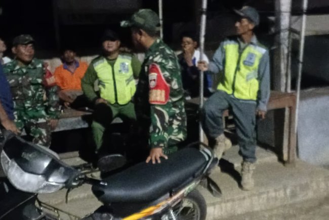 Melalui Patroli Malam, Babinsa Himbau Siskamling Kepada Masyarakat