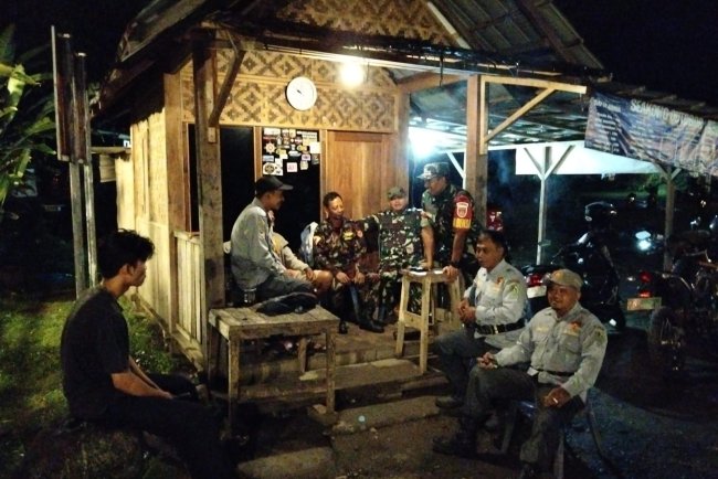 Koramil 03 Wanadadi Laksanakan Patroli Siskamling Bersama Warga Di Desa Wanadadi