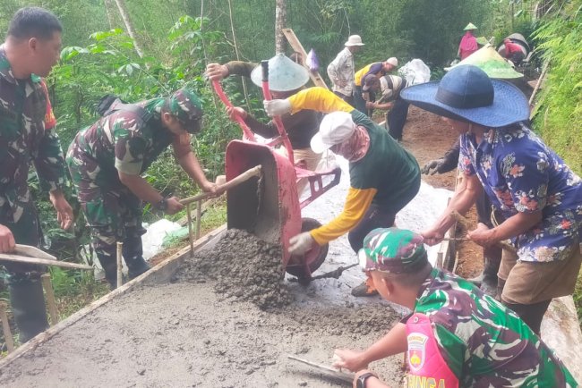 Tingkatkan Kesejahteraan Petani, Danramil 06 Kalibening Pelopori Pembuatan JUT