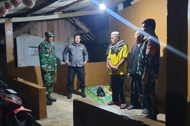 Babinsa, Linmas Dan Warga Laksanakan Patroli Siskamling
