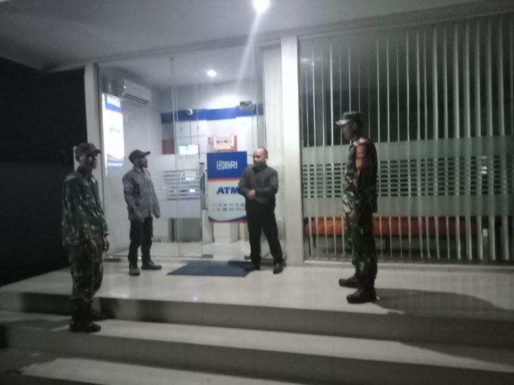 LAKSANAKAN PATROLI MALAM GUNA MEMASTIKAN KEAMANAN WILAYAH