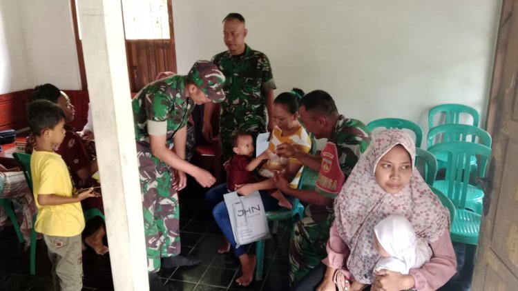 Program Unggulan Kasad  Koramil 02 Klampok Dampingi Kegiatan Posyandu
