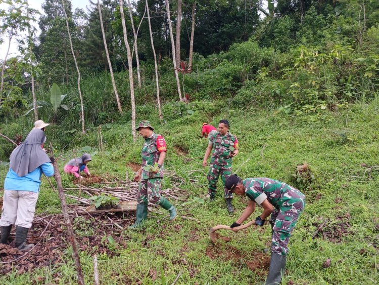 Koramil 17 Wanayasa Tanam pohon bersama KTH sbg upaya pelestarian kawasan hutan