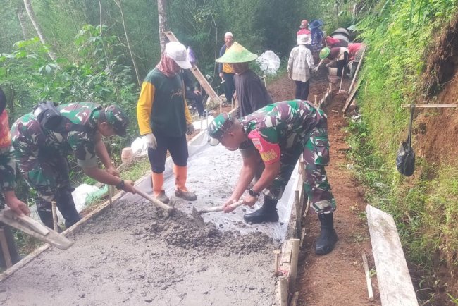 Tingkatkan Kesejahteraan Petani, Danramil 06/Kalibening Pelopori Pembuatan JUT