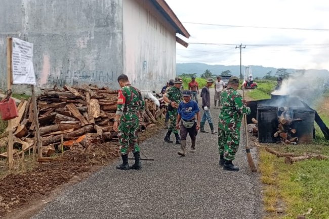 Koramil 08 Purwanegara Bersama Warga Gotong Royong Bangun Jalan Usaha Tani