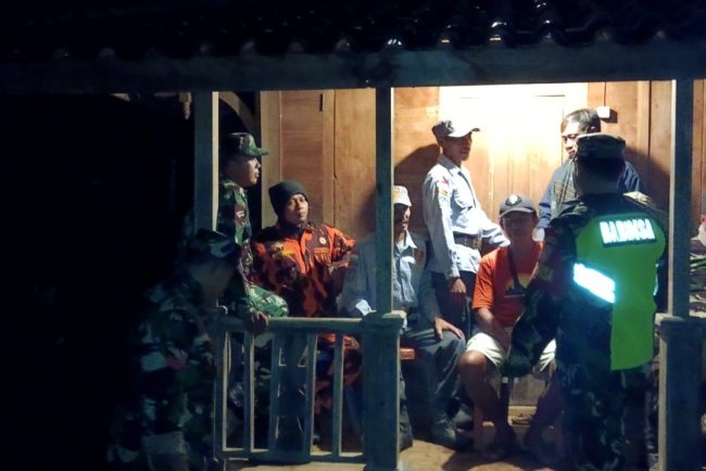 Laksanakan Patroli Poskamling Bersama Linmas dan Ormas