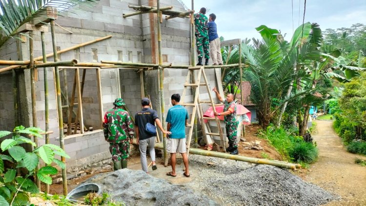 TNI bersama warga ikut Turun Sukseskan RTLH