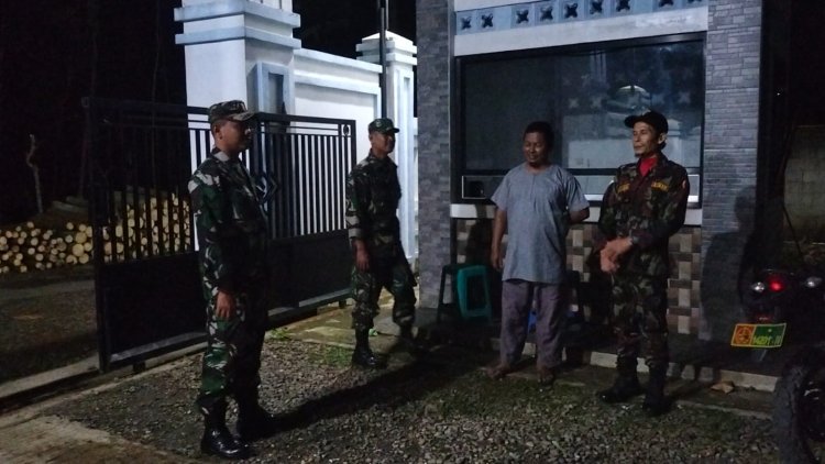 Babinsa Koramil 11/Punggelan Perkuat Ketahanan Wilayah melalui Patroli Malam