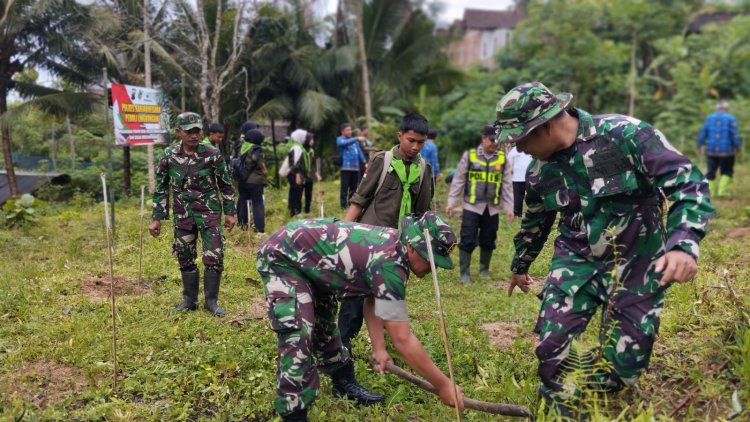 Koramil 10 Bawang dan Elemen Masyarakat Hijaukan Hutan Kebondalem