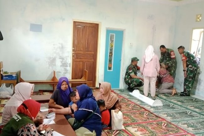 Babinsa Bersama Bidan Desa serta Kader PPKBD laksanakan pendampingan Posyandu Balita