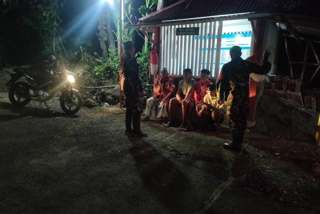 Anggota Koramil 11 Punggelan patroli malam