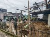 Babinsa Melaksanakan kerja Bakti Rumah Tidak Layak huni