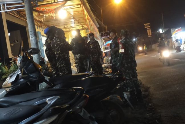 Laksanakan Patroli Malam Di Wilayah Bersama Ormas Dan Masyarakat