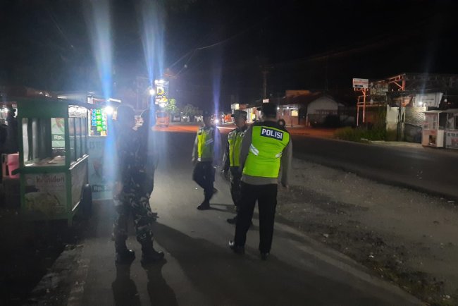 Sinergitas TNI-Polri Patroli Malam Ramadan di Wanadadi Jaga Kamtibmas Tetap Kondusif
