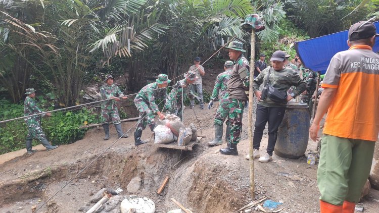Semangat Gotong Royong Warnai Pembangunan Jembatan Gantung Garuda di Punggelan
