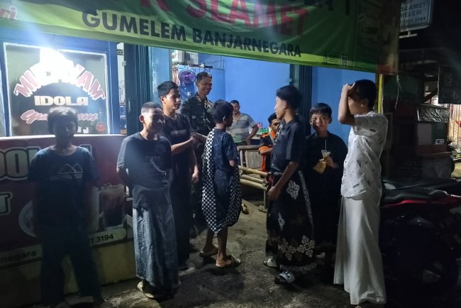BABINSA SELALU BERSAMA BANSER DAN LINMAS MENJAGA KEAMANAN DAN KETERTIBAN MENJELANG BULAN SUCI RAMADHAN
