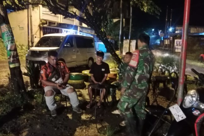 Babinsa Koramil 11 Punggelan Bersama Ormas Laksanakan Patroli Malam