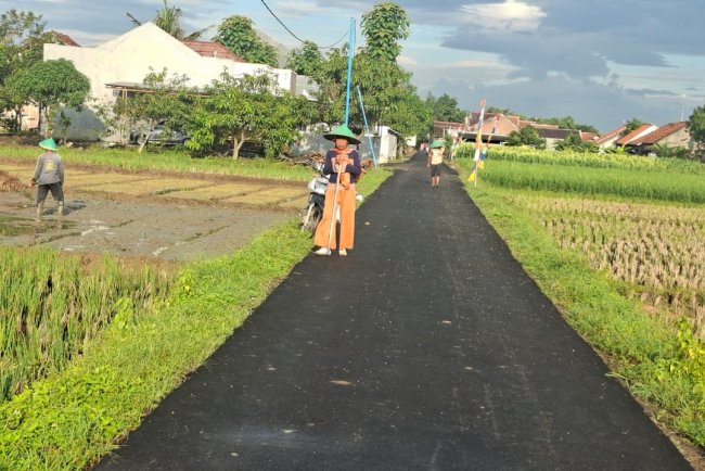 Menghitung Hari Jelang Penutupan, Jalan Rabat Beton TMMD Kodim 0713/Brebes Mulai Ubah Wajah Ekonomi Cikuya