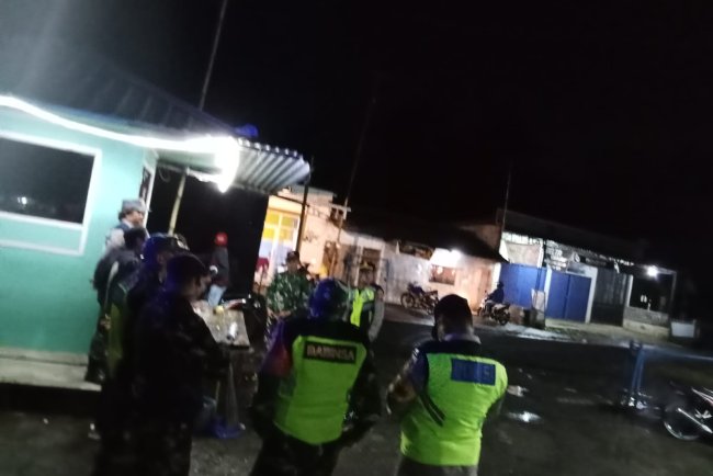 Babinsa Koramil 17 Wanayasa melaksanakan Patroli Malam