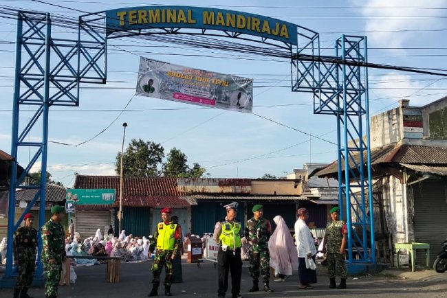 Babinsa Koramil 07 Mandiraja Melaksanakan Pam Fidul Fitri 1447 H
