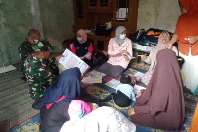 Terus Bersinergi Puskesmas dan Koramil Posyandu Keliling Salah Satu Upaya Cegah Stunting