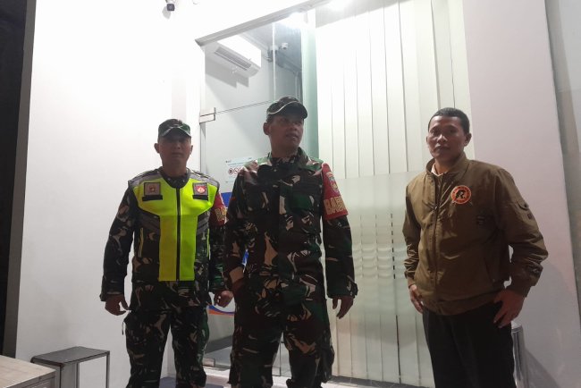 Babinsa Koramil 17Wanayasa melaksanakan Patroli malam