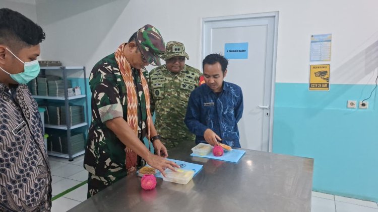 Kunjungi SPPG Kenari, Tim Wasev TMMD bersama Forkopimda Brebes Cek Pelayanan MBG Ramadhan