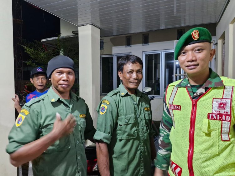 Jaga Kondusivitas Desa, Satgas TMMD Brebes Bersinergi dengan Linmas Cikuya Gelar Patroli Malam
