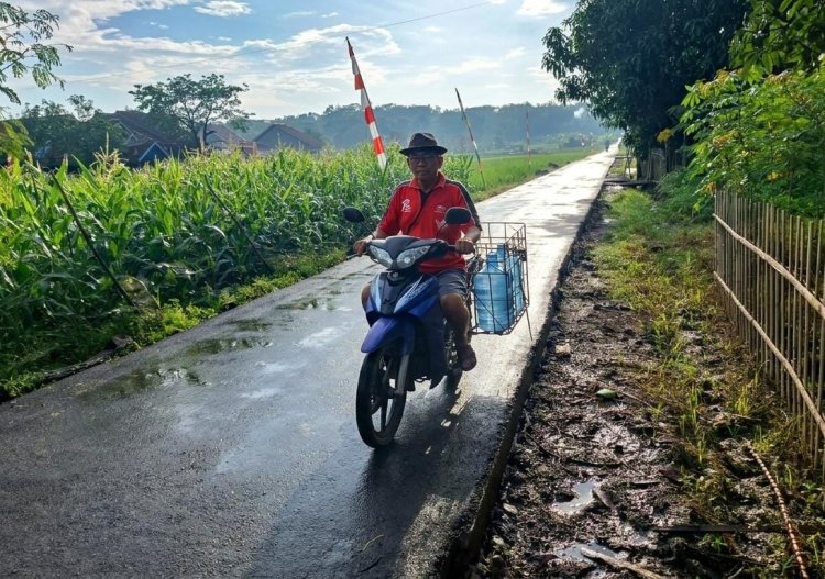 Jalan Rabat Beton TMMD Rampung, Pengusaha Galon Isi Ulang di Cikuya Tak Lagi Panggul Barang