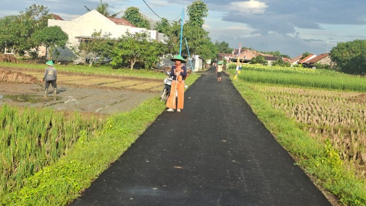 Menghitung Hari Jelang Penutupan, Jalan Rabat Beton TMMD Kodim 0713/Brebes Mulai Ubah Wajah Ekonomi Cikuya