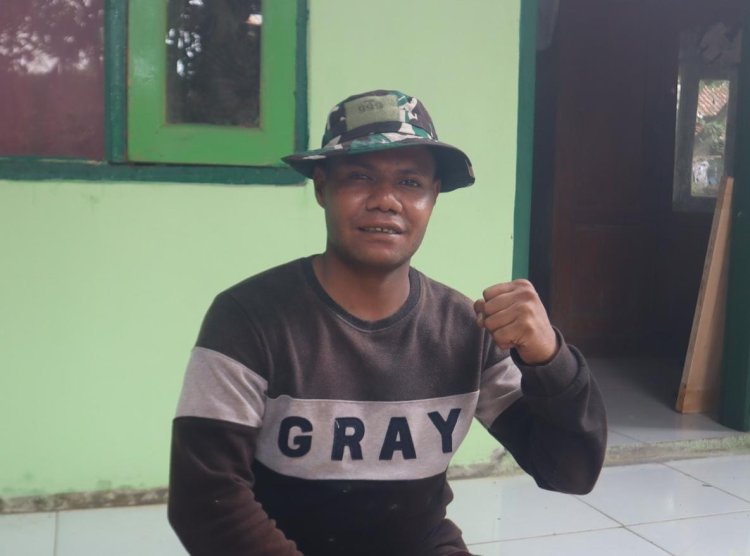 Dengan Ketulusan Prada Anodes Prajurit TNI Asal Biak Percantik Rumah Warga