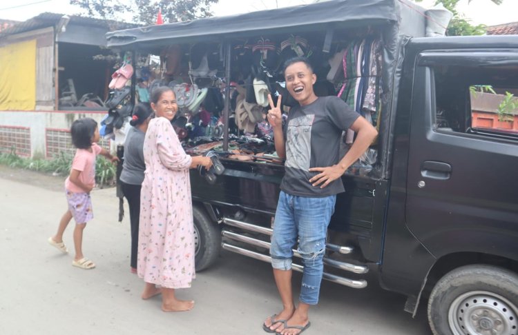 Kesaksian Pedagang Asal Mojokerto “Jalan Desa Cikuya Kini Mulus dan Nyaman”