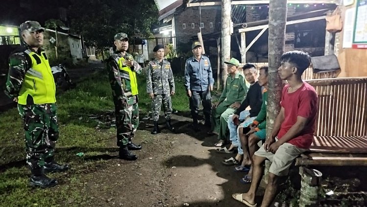 Koramil 02 Klampok Bersama sat Linmas Patroli Pos Kamling Keamanan