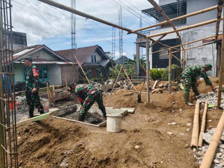 Koramil 16 Pejawaran Melaksanakan Kerja Bakti Pembangunan Rumah Tidak Layak Huni