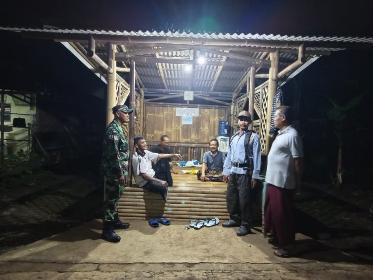Babinsa dan Linmas Intensifkan Patroli Malam Wujudkan Lingkungan Aman