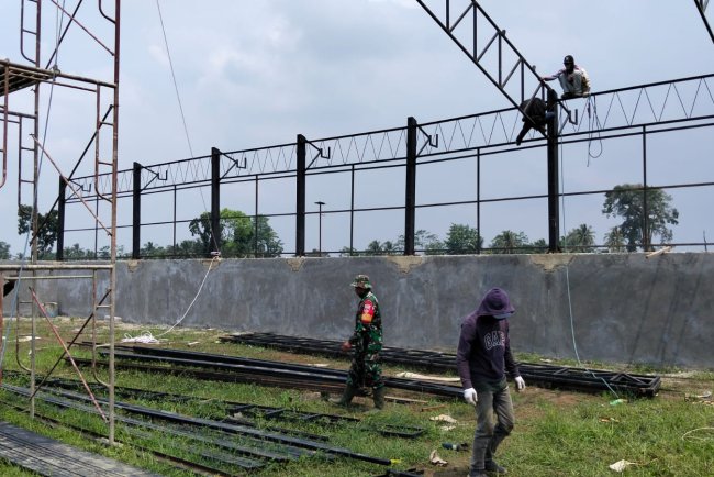 Babinsa Dampingi Pembangunan KDKMP Desa Linggasari