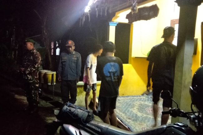Koramil 15 Rakit Bersama Linmas Dan Warga Laksanakan Patroli Malam Hari