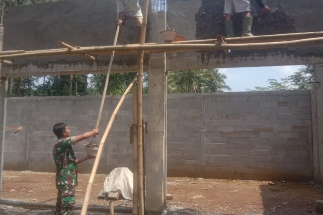 Dinding Depan Mulai Tertata KDKMP Desa Pekauman Kian Menampakkan Wajahnya