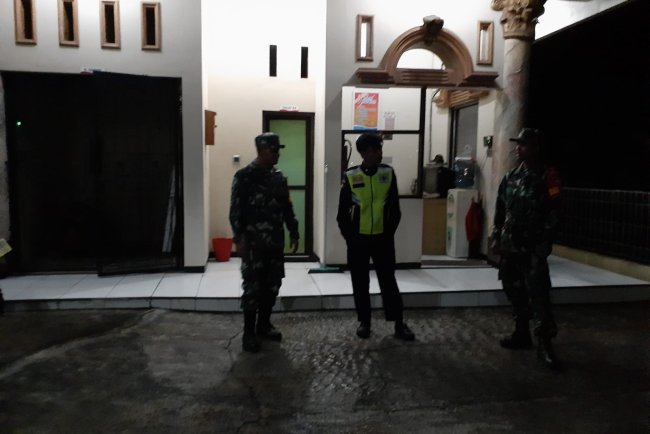 BABINSA KORAMIL 18/PAGENTAN MELAKSANAKAN PATROLI MALAM