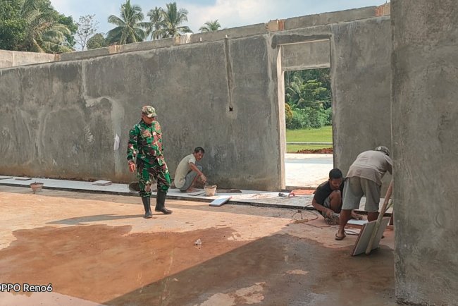 Sentuhan Warna dan Keramik KDKMP Karangsari Kian Mendekati Selesai