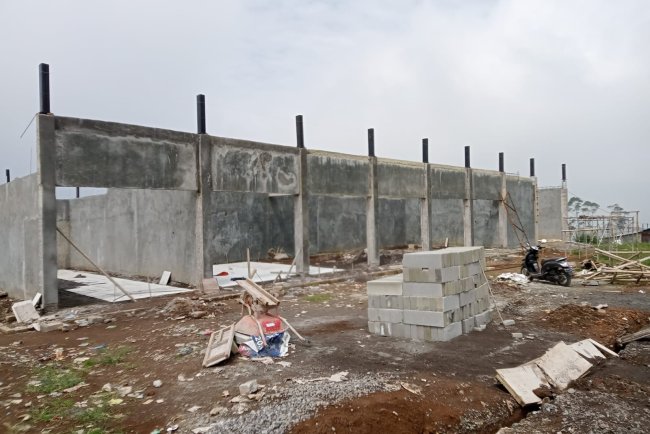 Babinsa Koramil 05 Batur Awasi Pembangunan KDKMP di Desa Sumberejo