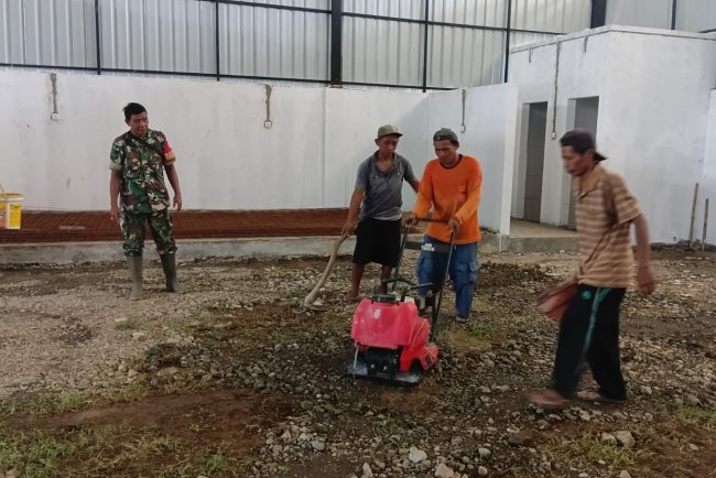 Babinsa Dampingi Pembangunan KDKMP di Desa Karangsalam