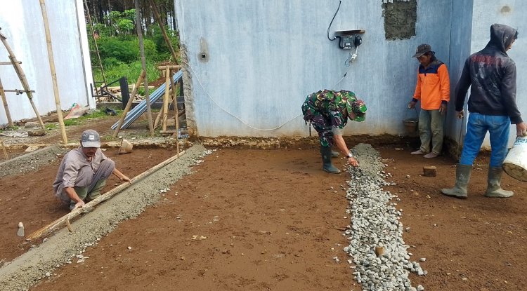 Babinsa Dampingi Progres Pembangunan KDKMP Desa Karangondang