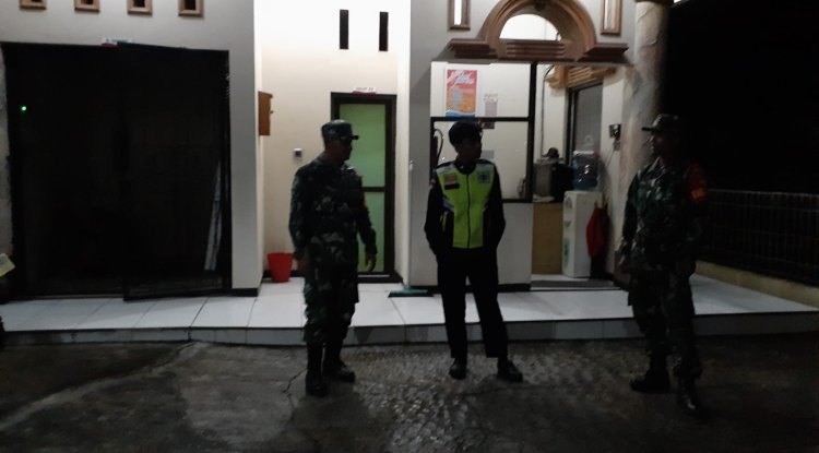 BABINSA KORAMIL 18/PAGENTAN MELAKSANAKAN PATROLI MALAM