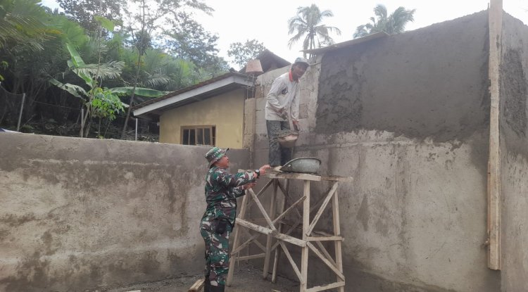 Babinsa Koramil 14 Madukara Awasi Pembangunan KDKMP di Desa Gununggiana